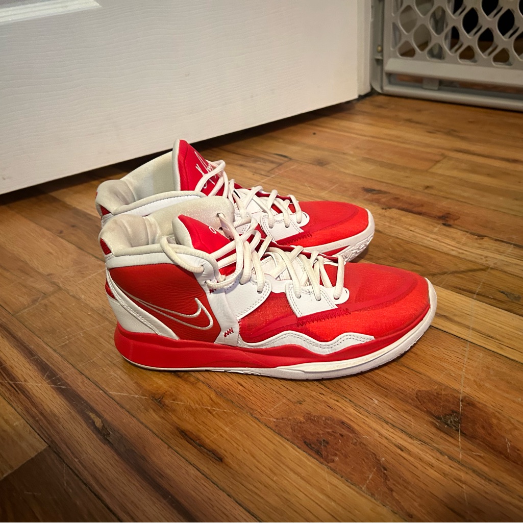 Nike Kyries Size 85 Brand New 90